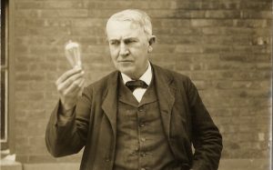 Thuyết trình về nhà khoa học yêu thích Thomas Alva Edison bằng tiếng anh